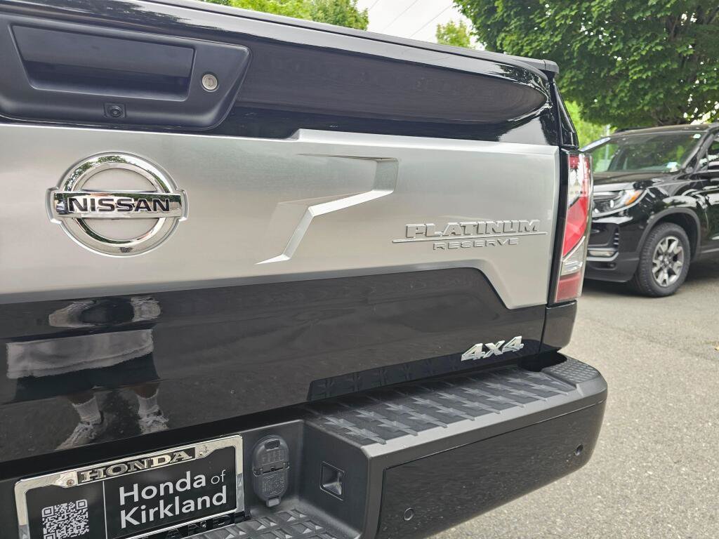 Used 2021 Nissan Titan Platinum Reserve AWD/4WD image 16