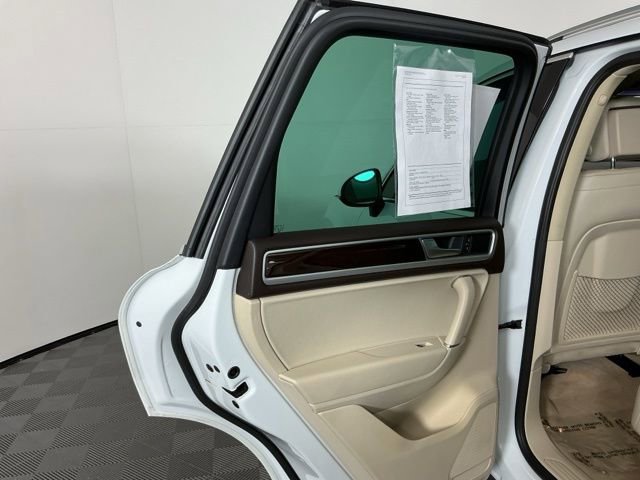 Used 2016 Volkswagen Touareg VR6 AWD/4WD image 25