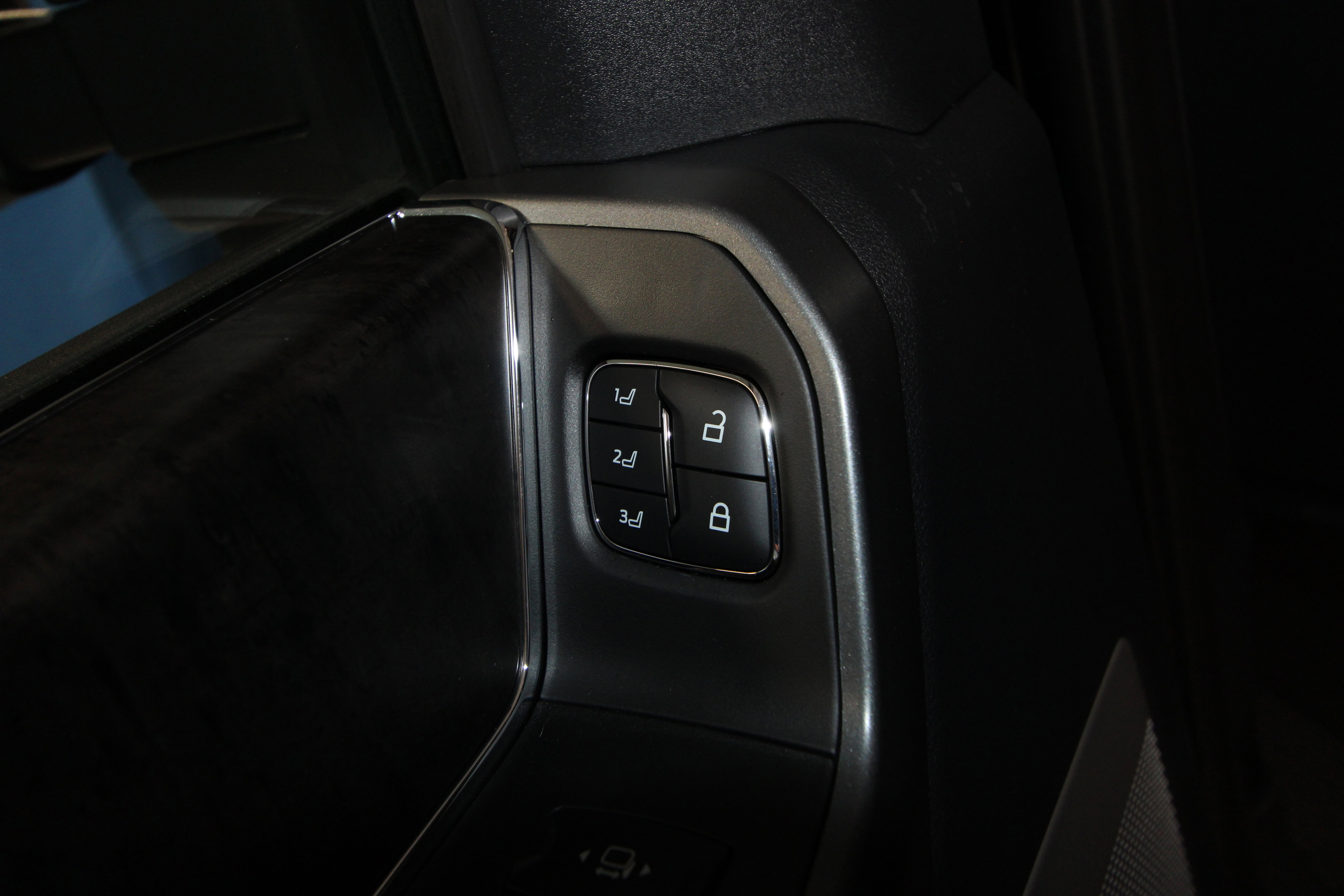 New 2025 Ford F250 Lariat w/ Lariat Ultimate Package AWD/4WD image 7