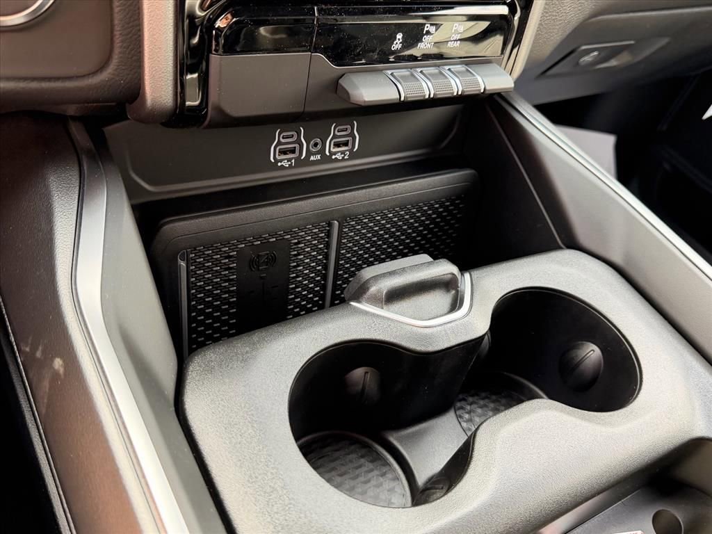 New 2026 RAM 1500 4x4 Crew Cab image 17