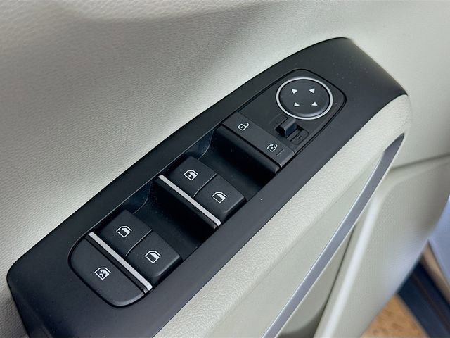 Used 2025 Kia Soul LX w/ LX Technology Package image 8