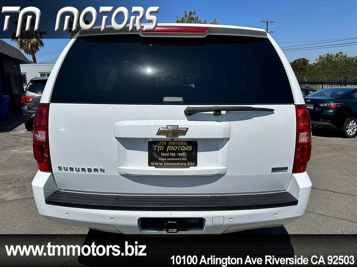 Used 2011 Chevrolet Suburban LT w/ Regional Value Package RWD image 5