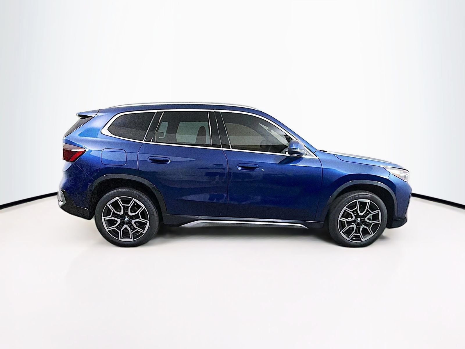 Used 2025 BMW X1 xDrive28i w/ Convenience Package AWD/4WD image 8
