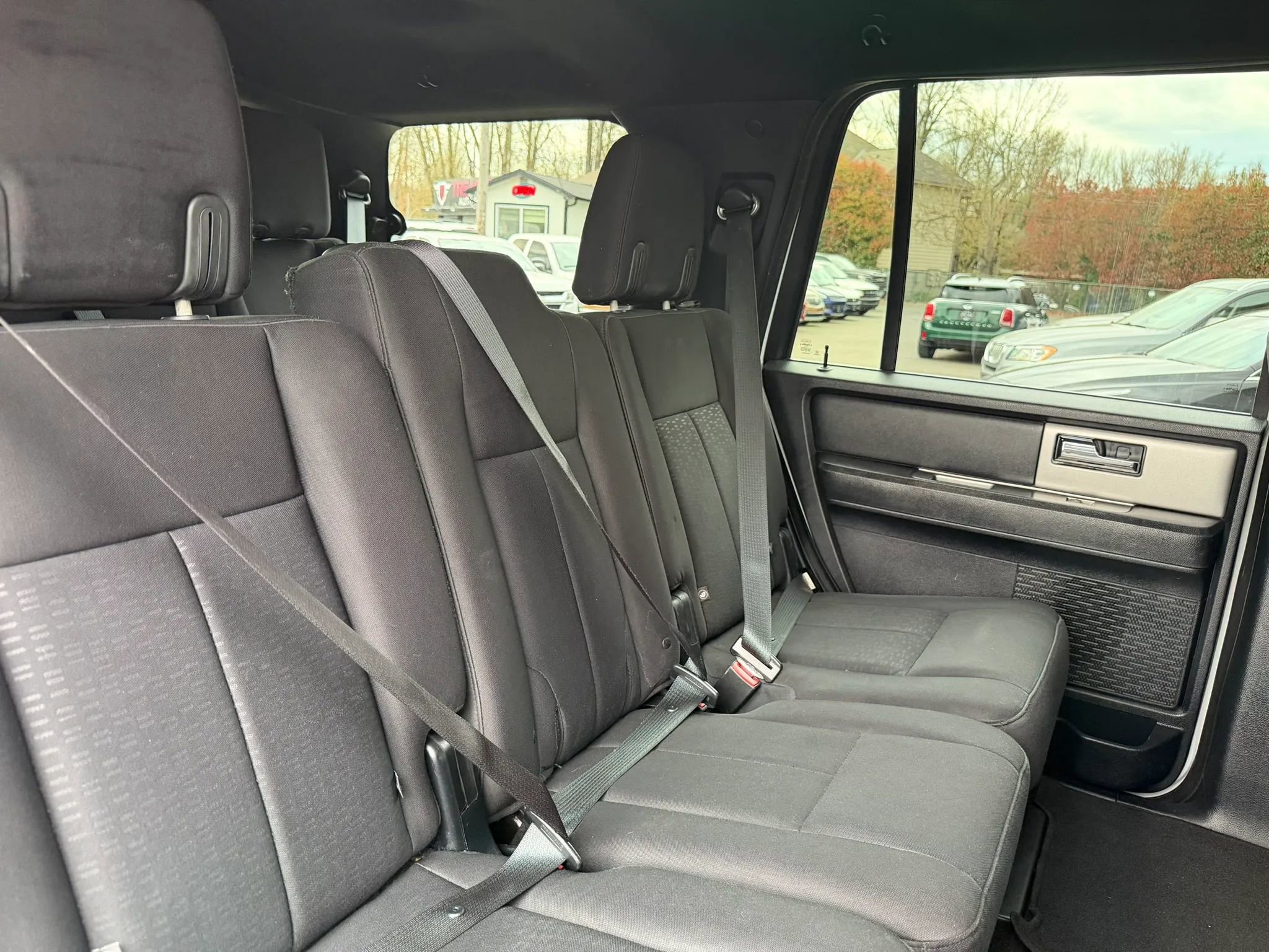 Used 2015 Ford Expedition XLT image 27