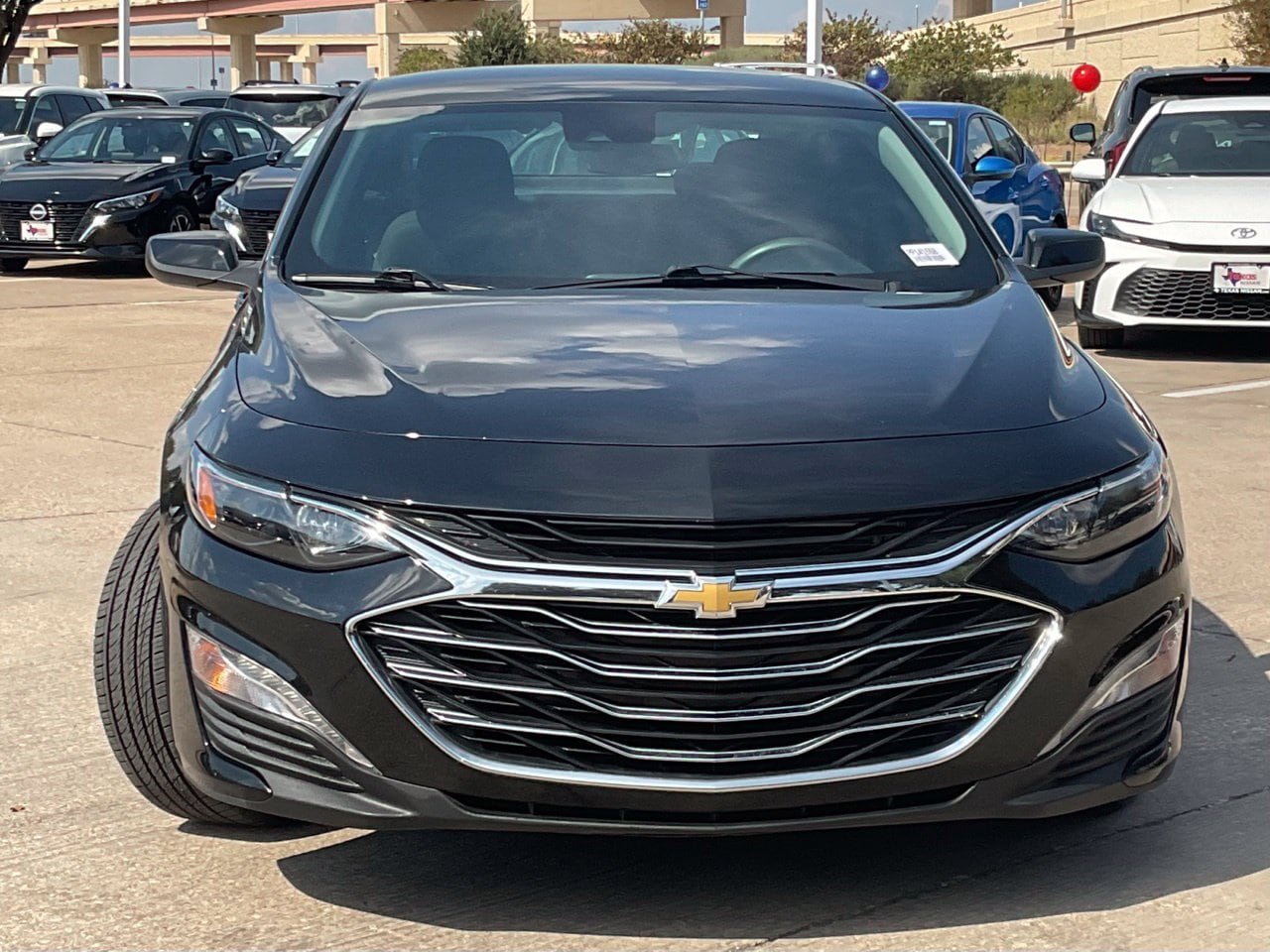 Used 2025 Chevrolet Malibu LT FWD image 2