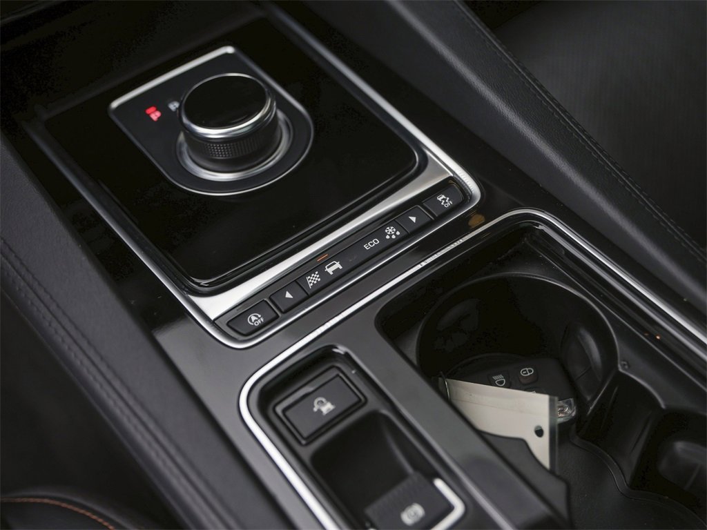 Used 2019 Jaguar F-PACE Prestige image 28
