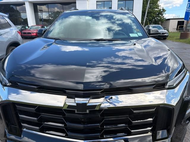 Used 2025 Chevrolet Equinox ACTIV w/ Safety and Technology Package AWD/4WD image 3