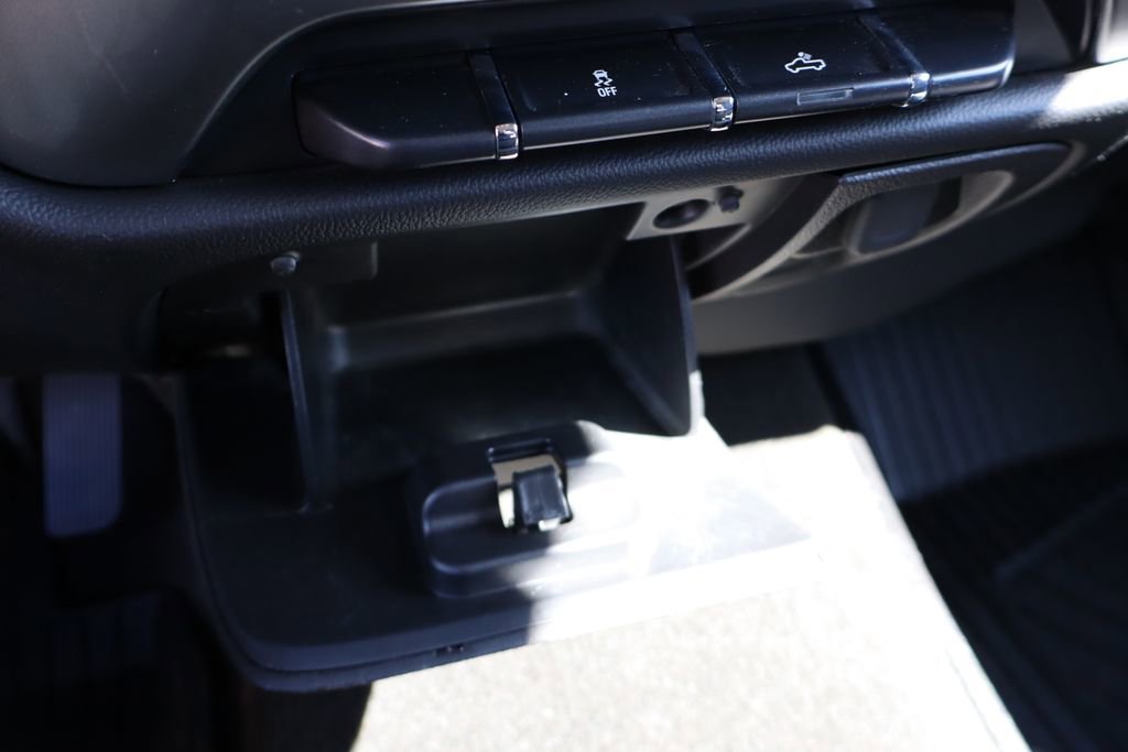 Used 2018 Chevrolet Silverado 1500 LT w/ All Star Edition image 24