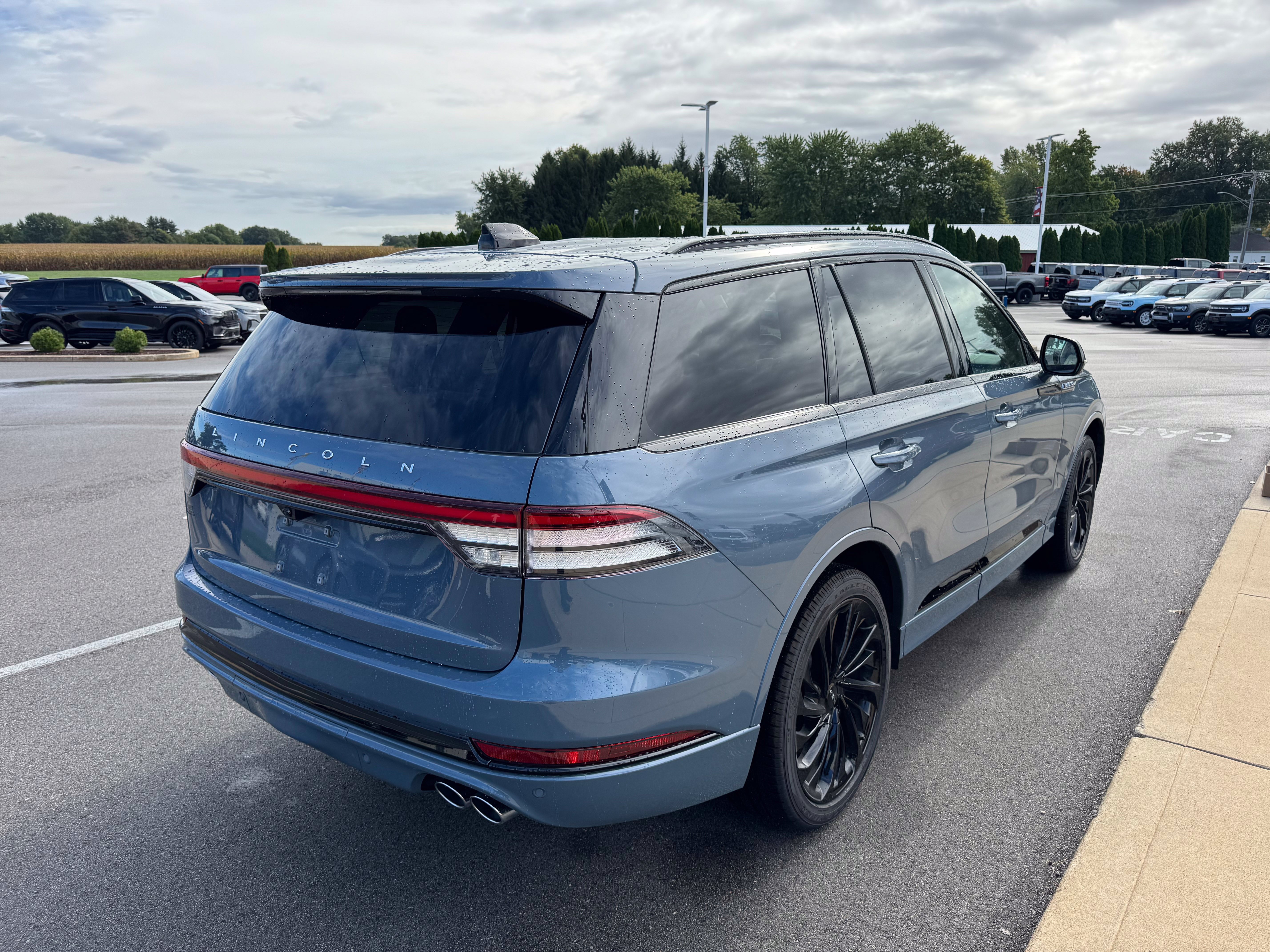 New 2026 Lincoln Aviator Reserve w/ Jet Appearance Package AWD/4WD image 7