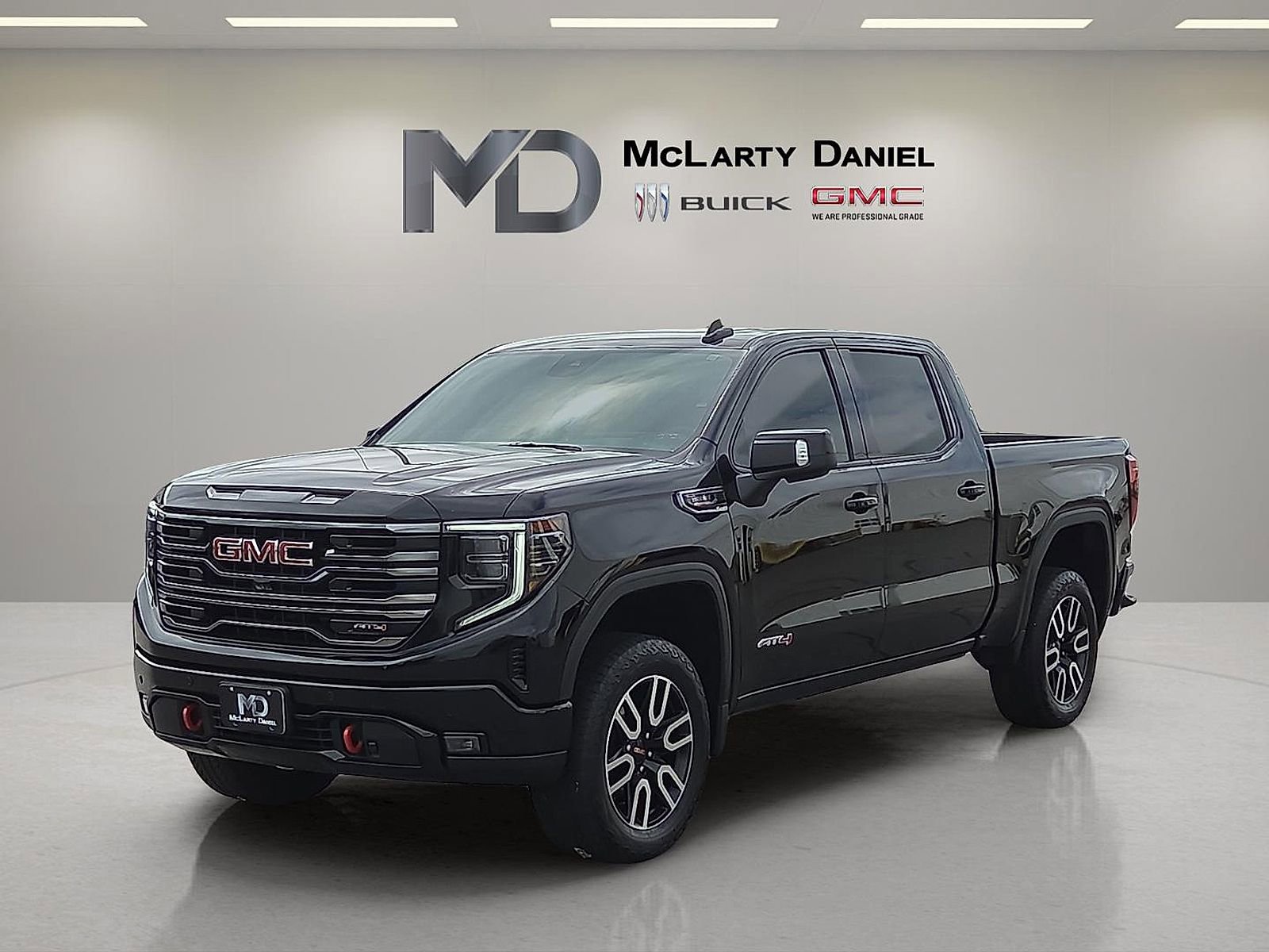 Used 2025 GMC Sierra 1500 AT4 w/ AT4 Premium Package AWD/4WD image 2
