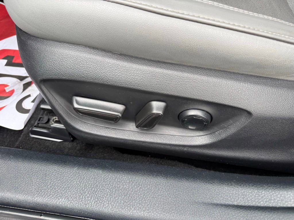 Used 2022 Toyota Avalon Limited w/ Advanced Safety Package FWD image 17