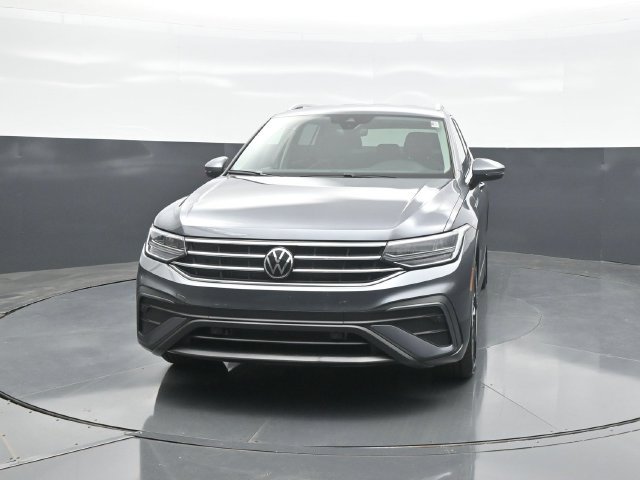 Used 2023 Volkswagen Tiguan SE FWD image 2