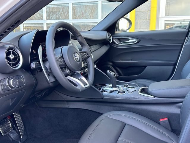 Used 2024 Alfa Romeo Giulia Sprint RWD image 4