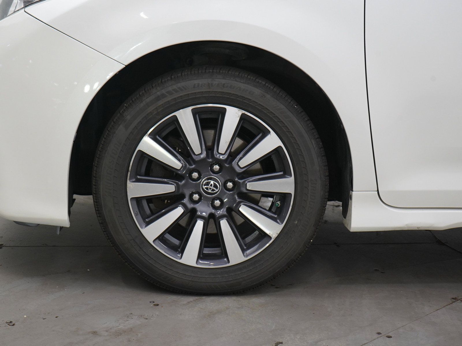 Used 2019 Toyota Sienna XLE Premium AWD/4WD image 32