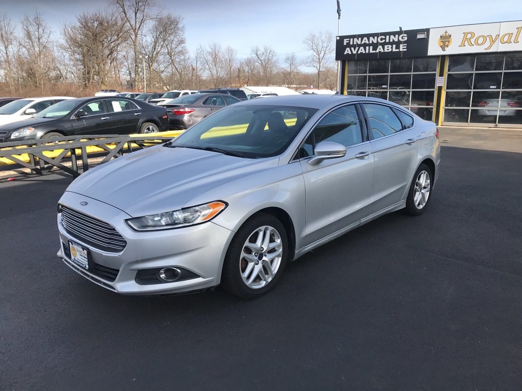 Used 2016 Ford Fusion SE w/ Equipment Group 202A FWD image 5