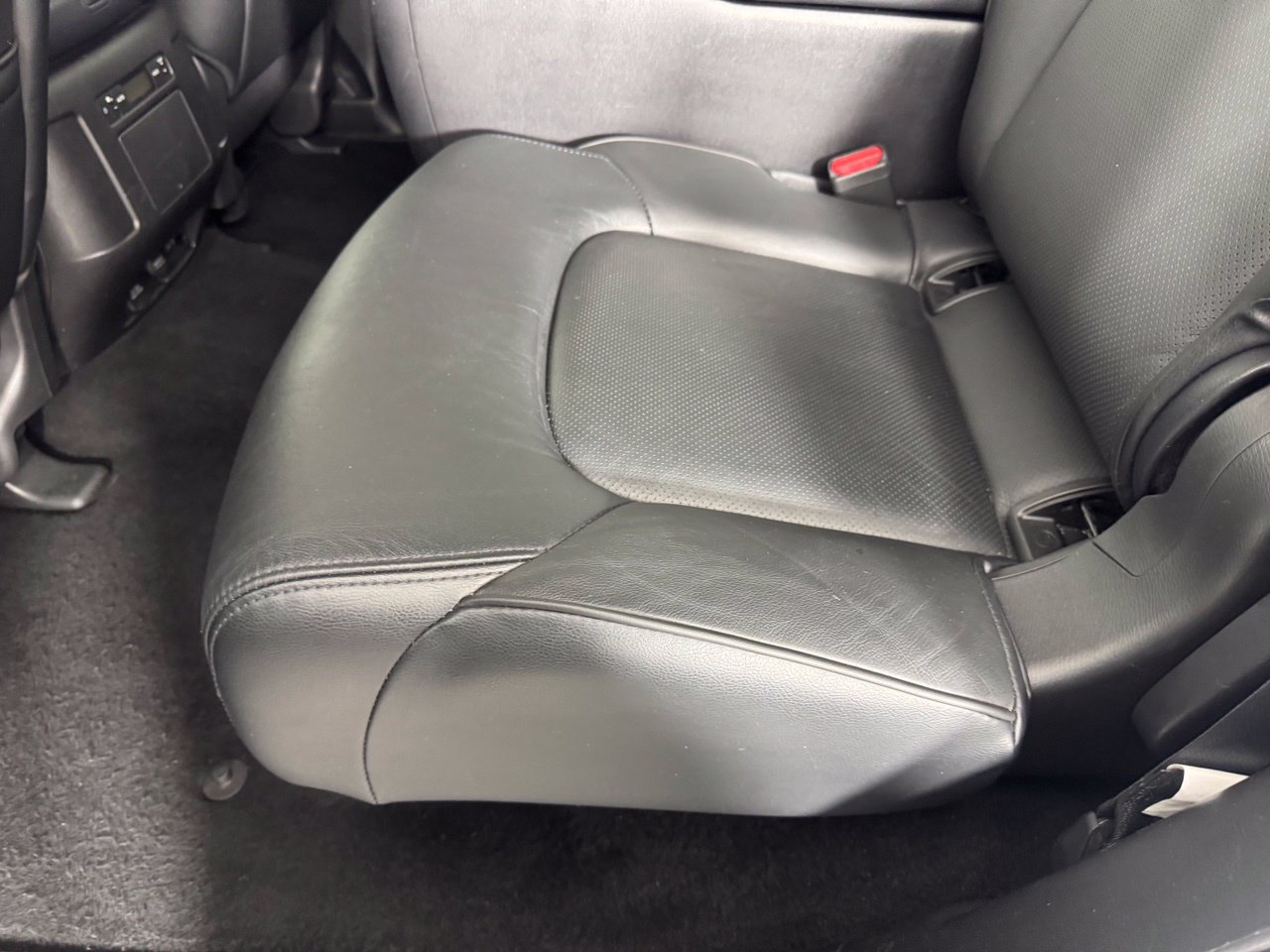 Used 2024 Nissan Armada SL w/ Captain's Chairs Package AWD/4WD image 35