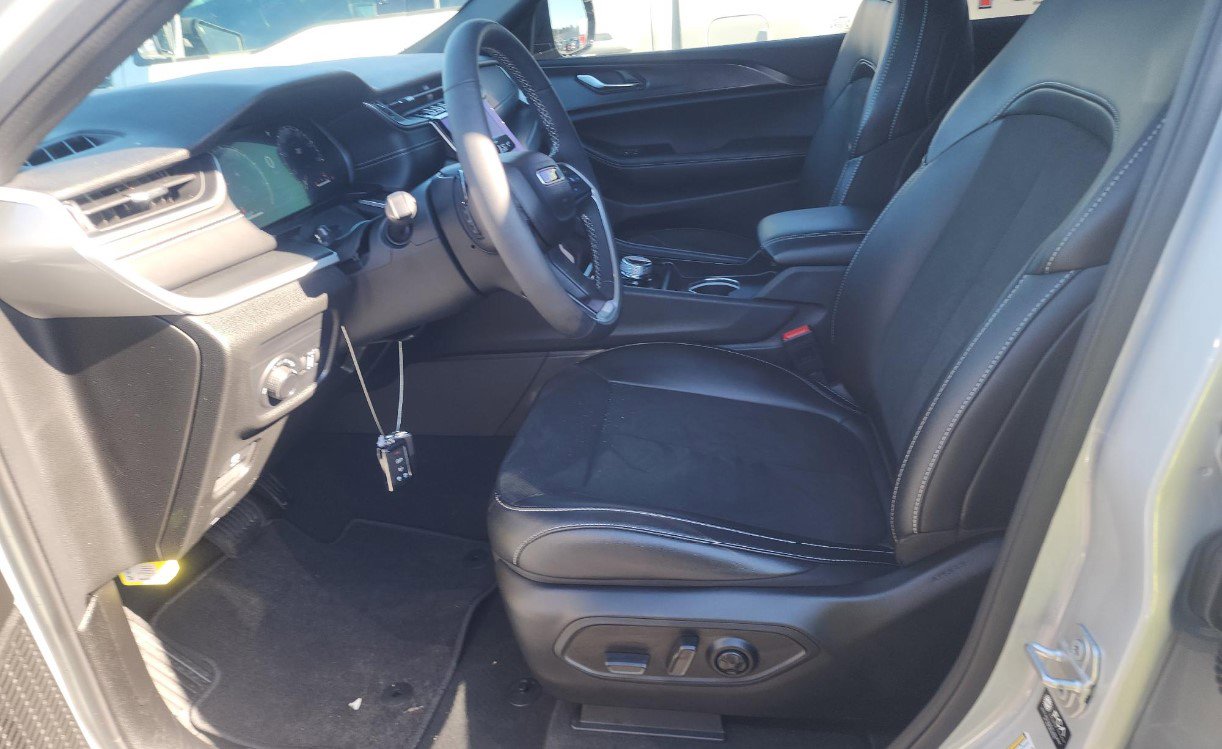 Used 2025 Jeep Grand Cherokee L Altitude w/ Trailer Tow Package image 7