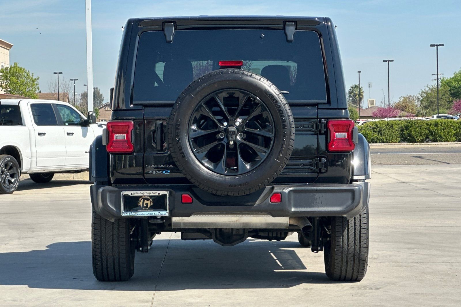 Used 2025 Jeep Wrangler Unlimited Sahara image 5