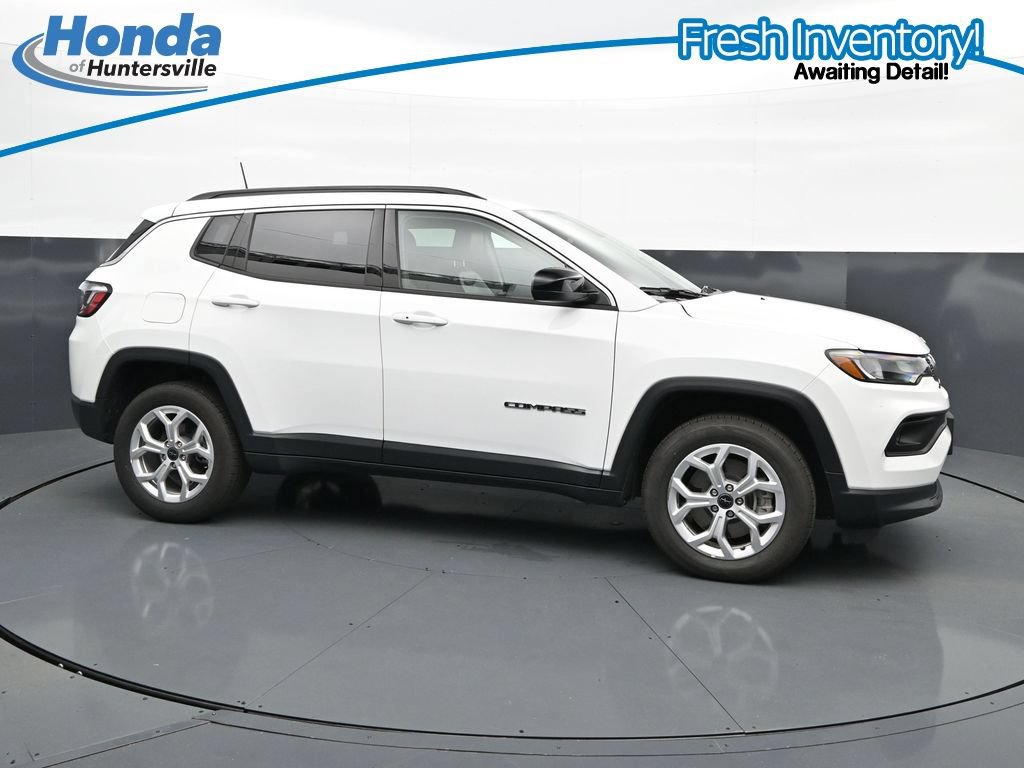 Used 2025 Jeep Compass Latitude AWD/4WD image 11