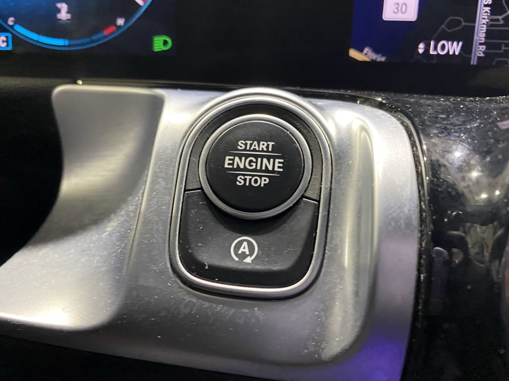 Used 2022 Mercedes-Benz GLB 250 4MATIC w/ Premium Package Lite image 14