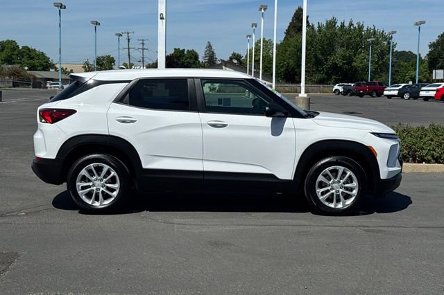 Used 2025 Chevrolet TrailBlazer LS w/ LS Convenience Package image 3