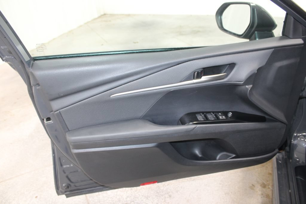 Used 2025 Toyota Camry SE FWD image 16