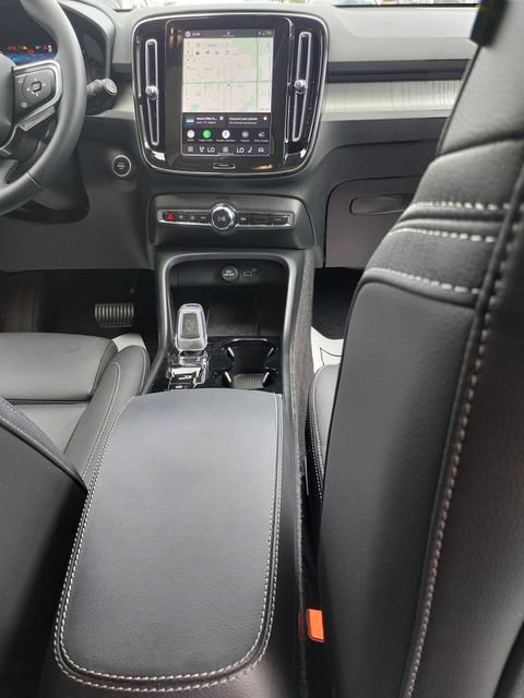 Certified 2026 Volvo XC40 B5 Plus AWD/4WD image 15