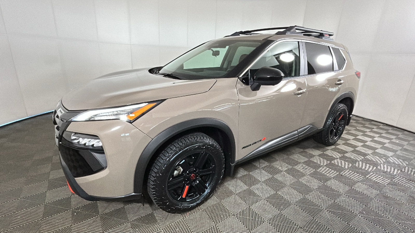 Used 2025 Nissan Rogue SV AWD/4WD image 8