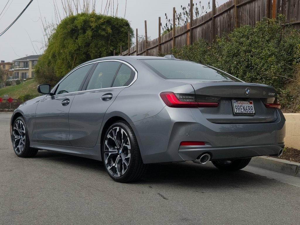 Used 2025 BMW 330i Sedan w/ Convenience Package image 29
