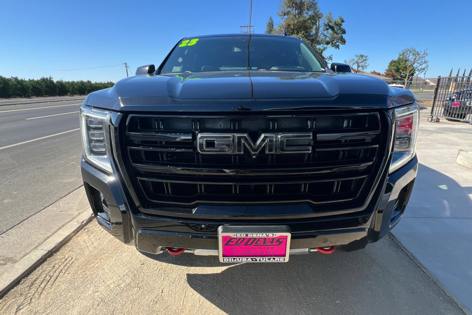 Used 2023 GMC Yukon AT4 w/ AT4 Premium Package AWD/4WD image 10