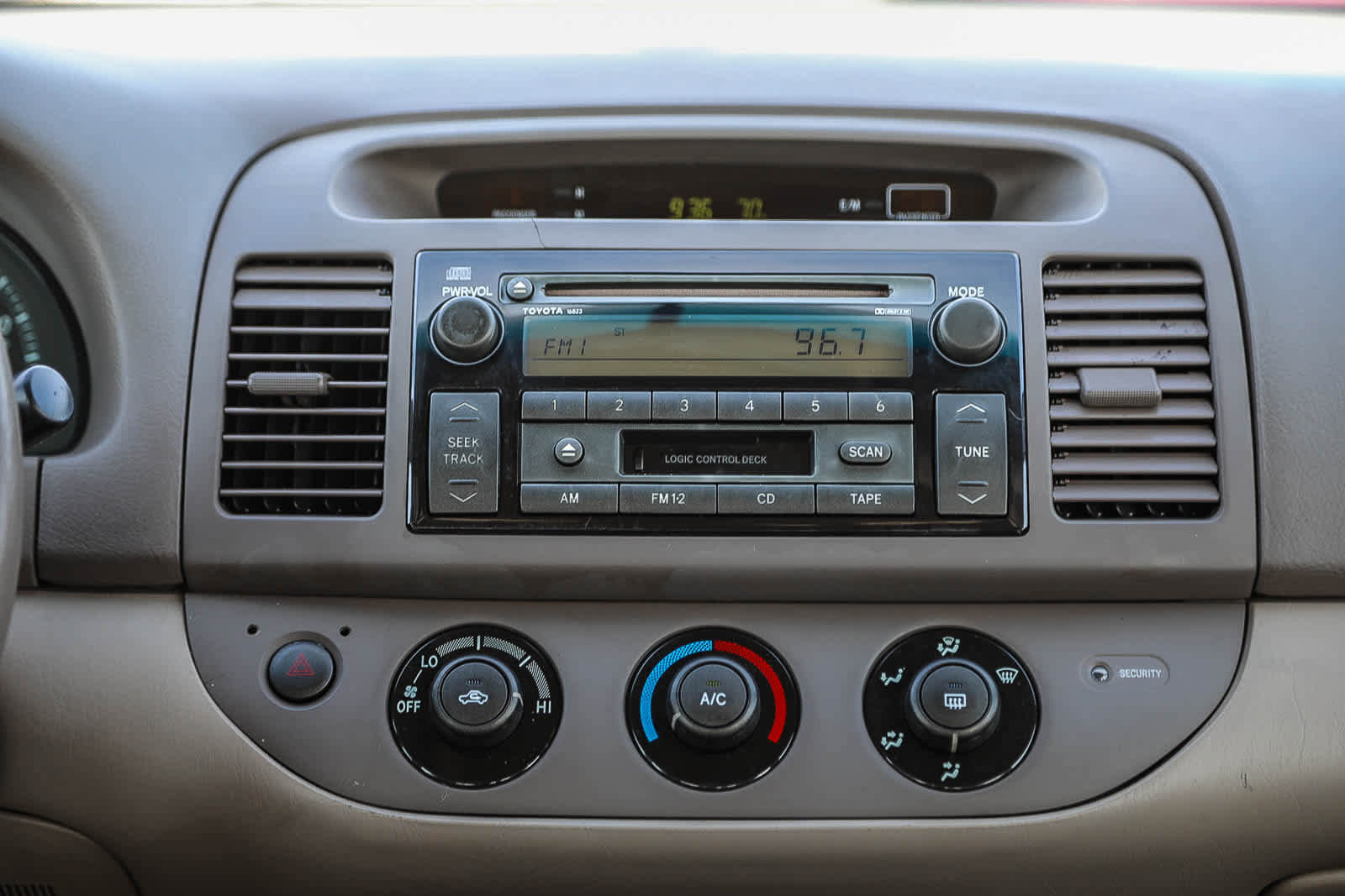 Used 2004 Toyota Camry LE image 13