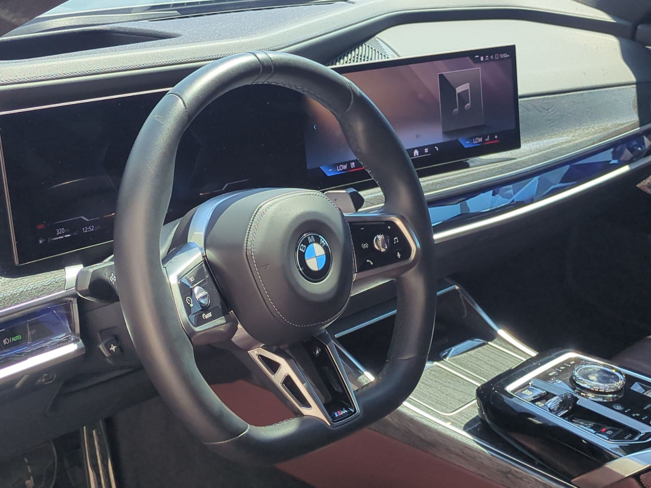 Used 2023 BMW 760i xDrive AWD/4WD image 18