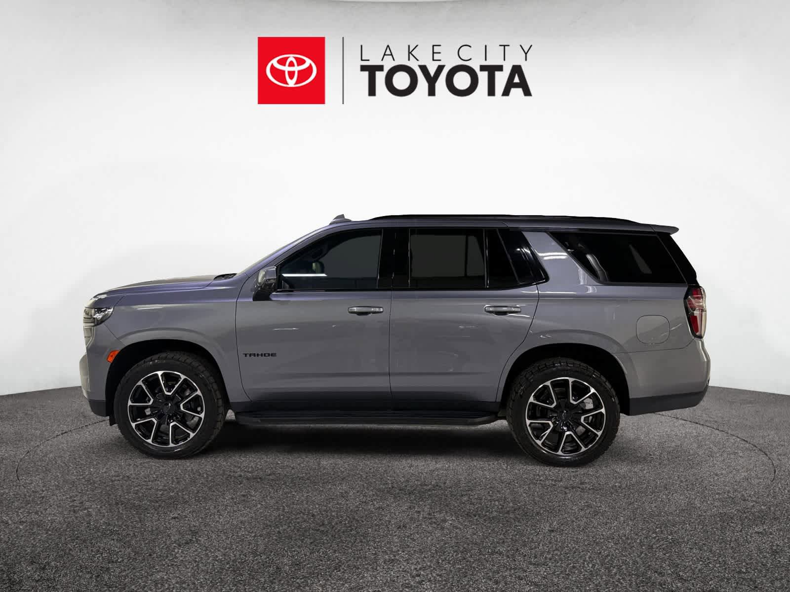 Used 2021 Chevrolet Tahoe RST w/ Luxury Package RWD image 3