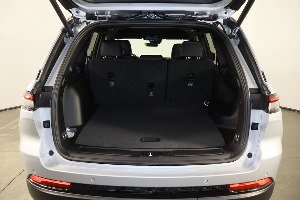 New 2025 Jeep Grand Cherokee Limited image 18