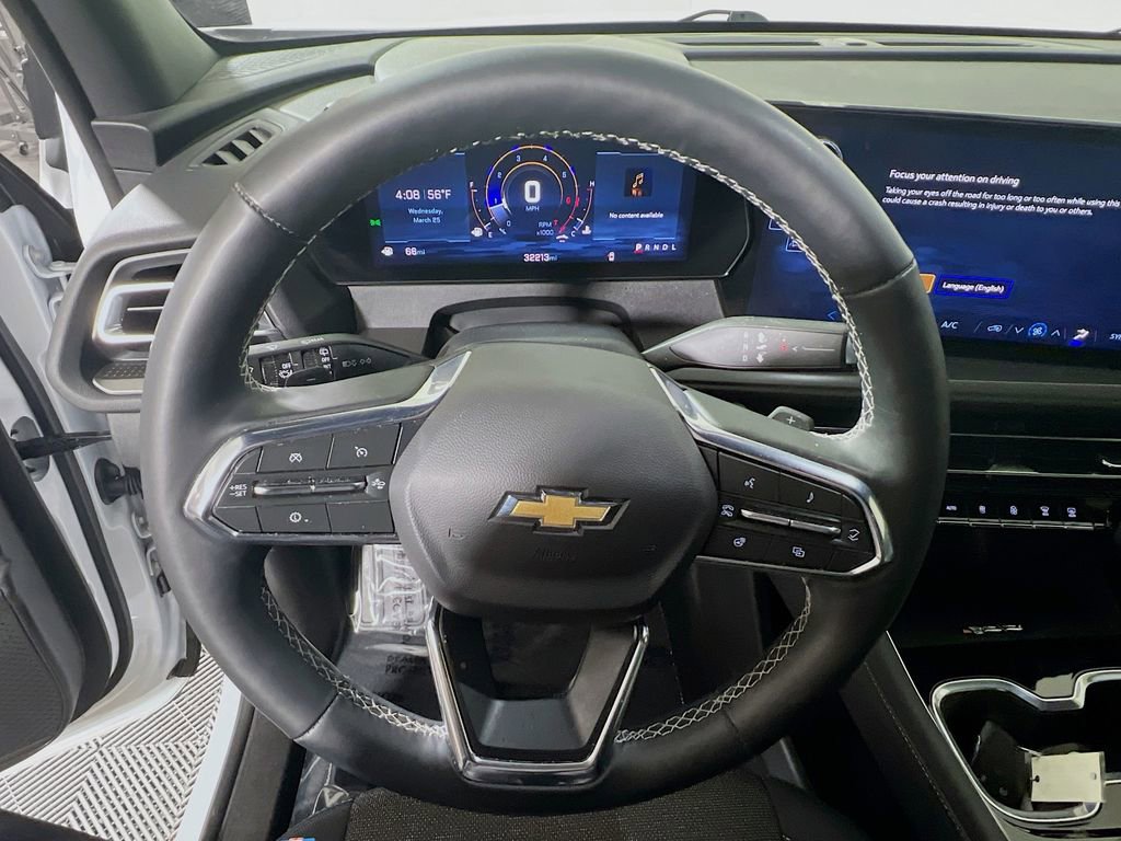 Used 2025 Chevrolet Traverse LT w/ Sun and Wheel Package image 11