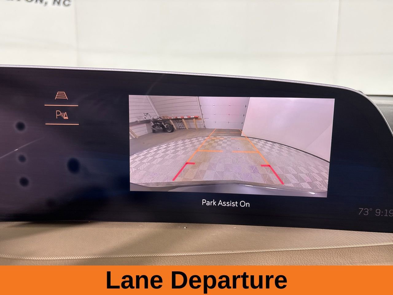 Used 2024 Cadillac XT4 Luxury w/ Cold Weather Package image 16