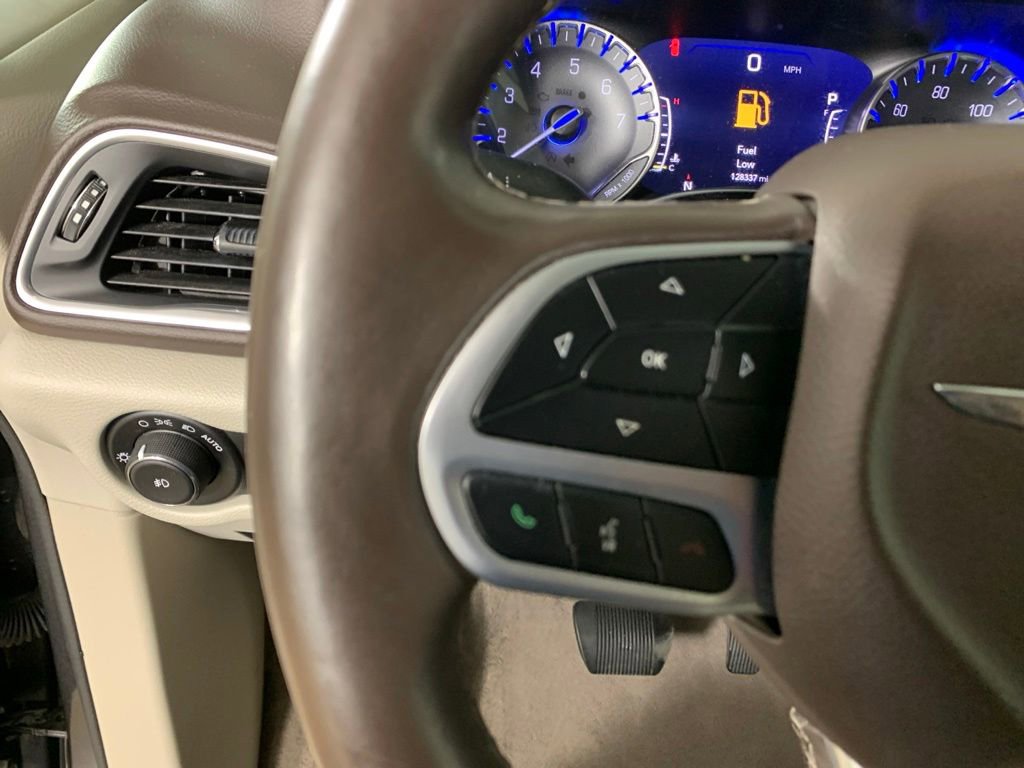 Used 2017 Chrysler Pacifica Touring-L Plus FWD image 20