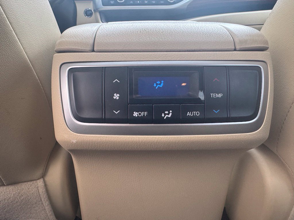 Used 2018 Toyota Highlander Limited AWD/4WD image 34