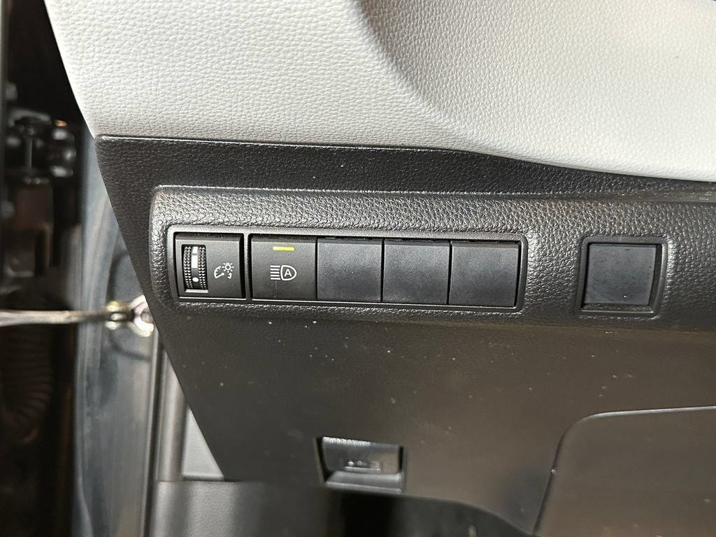 Used 2020 Toyota Corolla SE FWD image 17