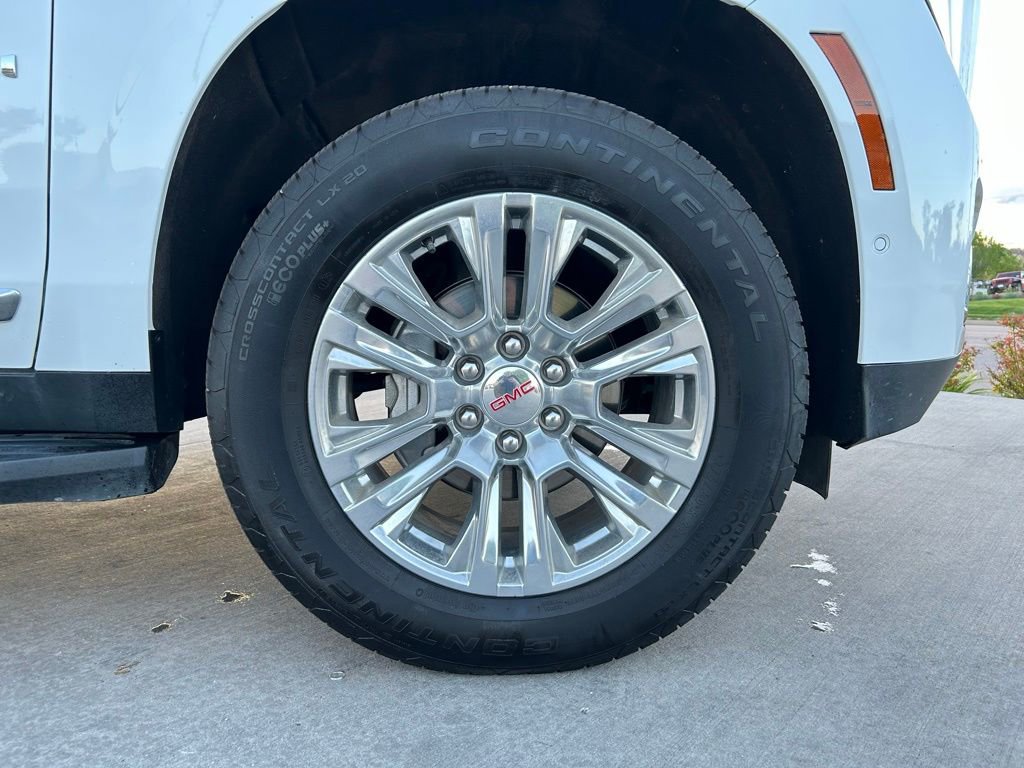 Used 2025 GMC Yukon XL Denali AWD/4WD image 32