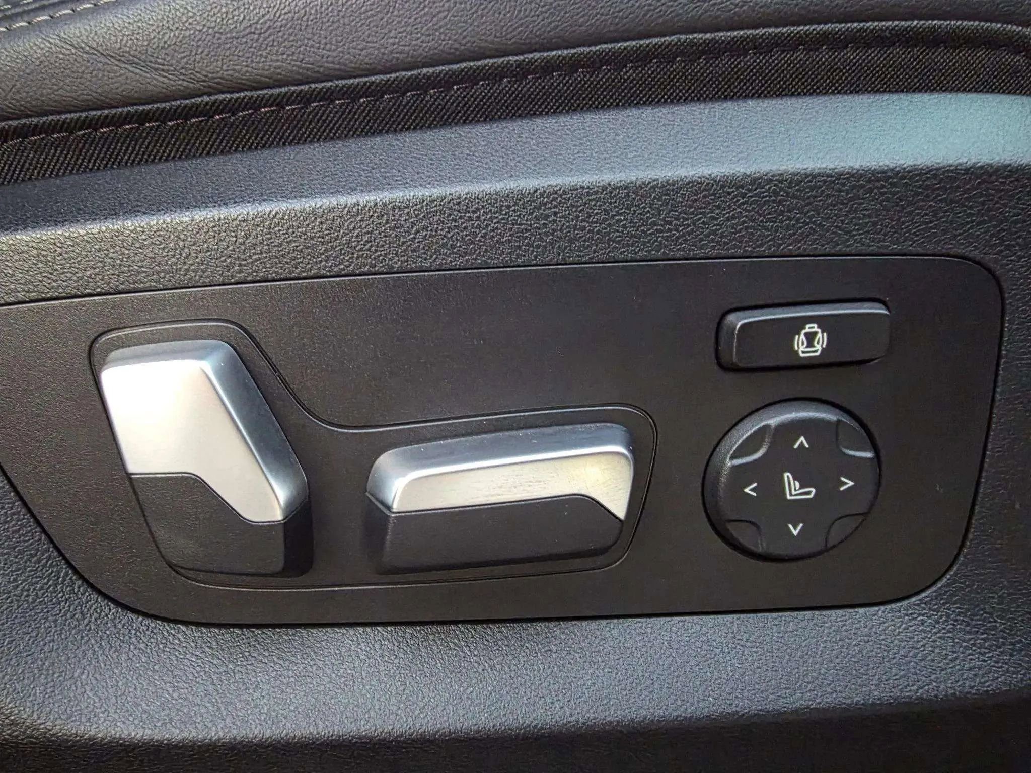 Used 2024 BMW X5 sDrive40i w/ M Sport Package image 65