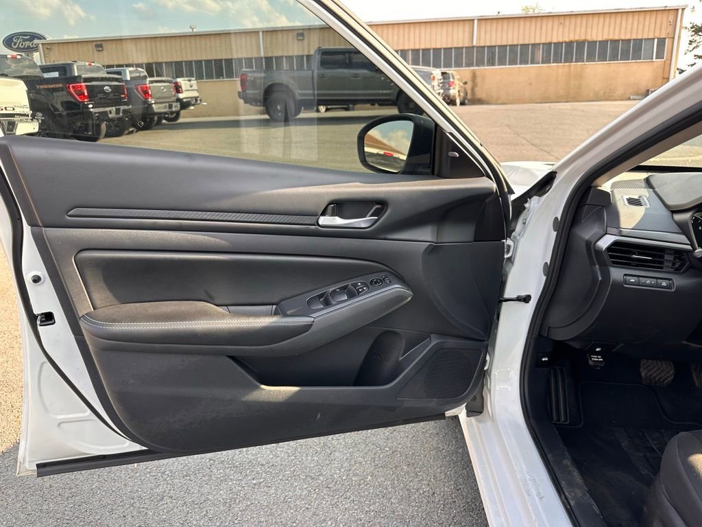 Used 2025 Nissan Altima 2.5 SV image 13