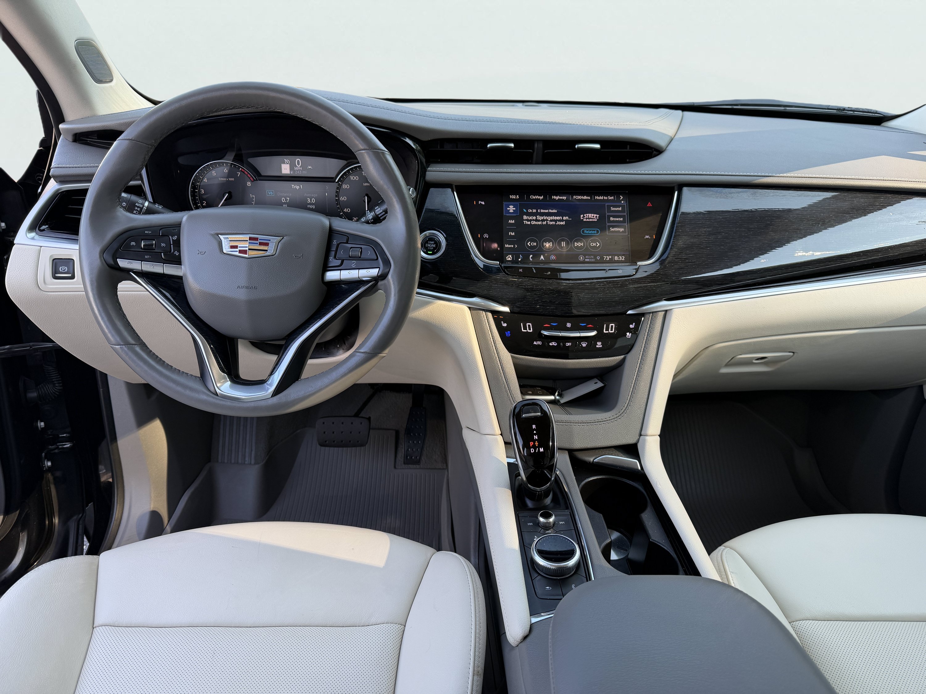 Used 2024 Cadillac XT6 Premium Luxury w/ LPO, Floor Liner Package AWD/4WD image 2