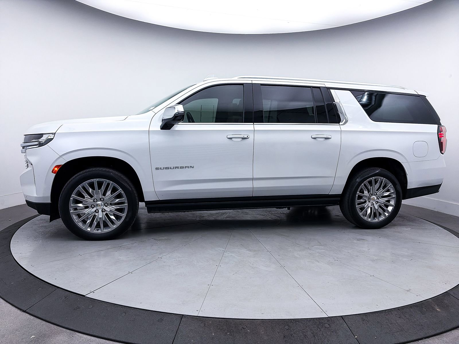 Used 2023 Chevrolet Suburban Premier w/ Premium Package image 44