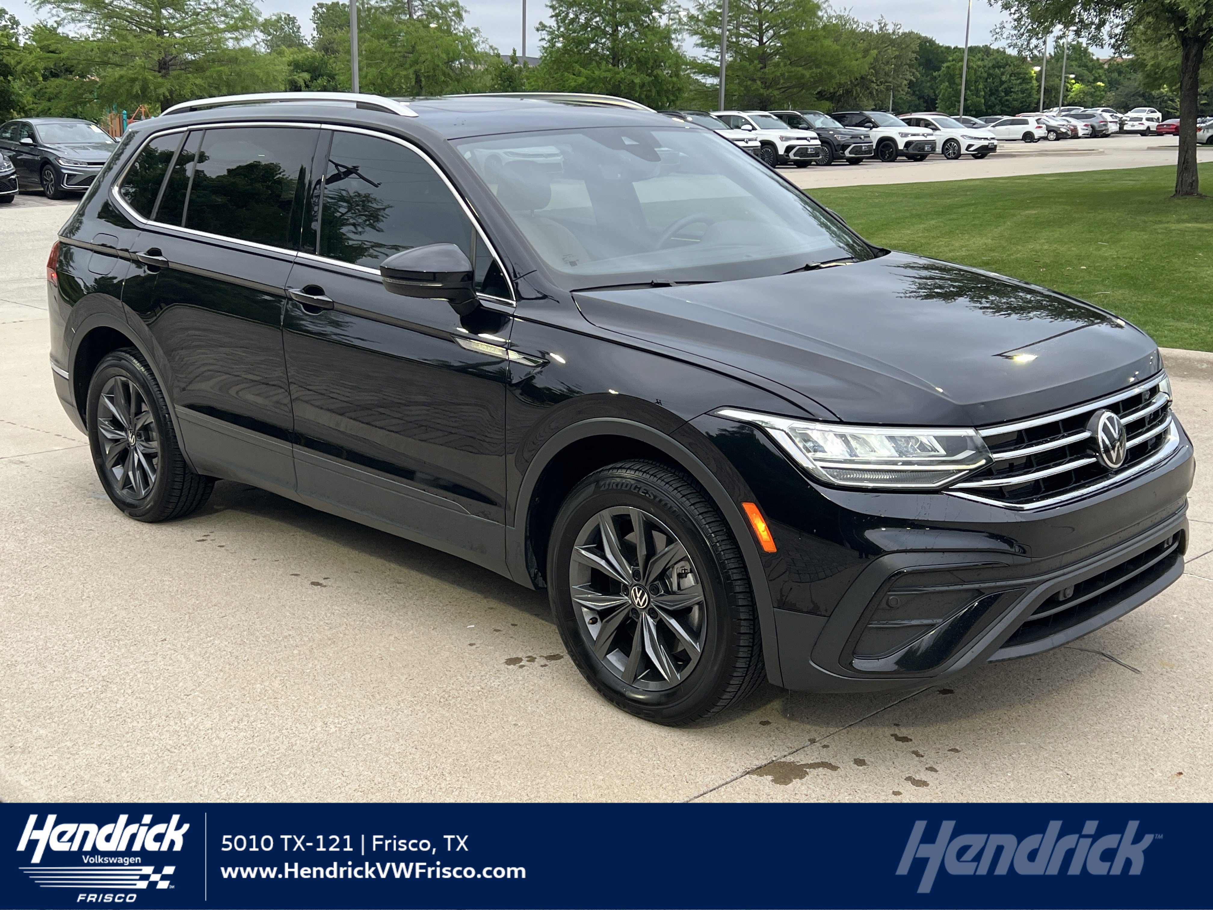 Certified 2023 Volkswagen Tiguan SE w/ Panoramic Sunroof Package FWD image 1