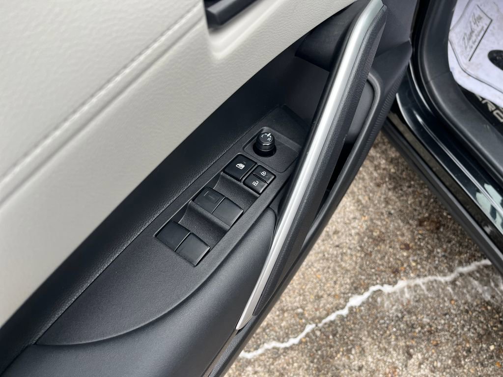 Certified 2024 Toyota Corolla Cross L image 12