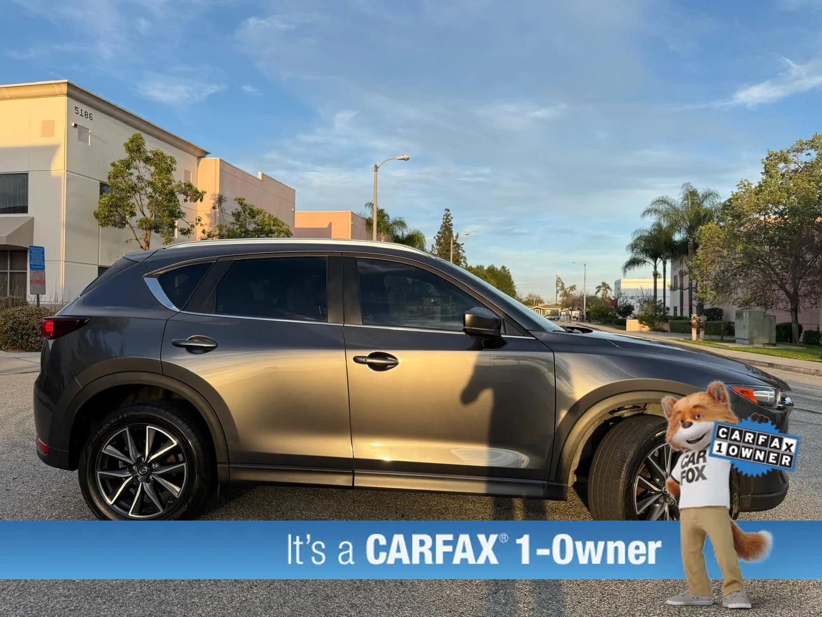 Used 2018 MAZDA CX-5 Touring w/ Preferred Equipment Package FWD image 4