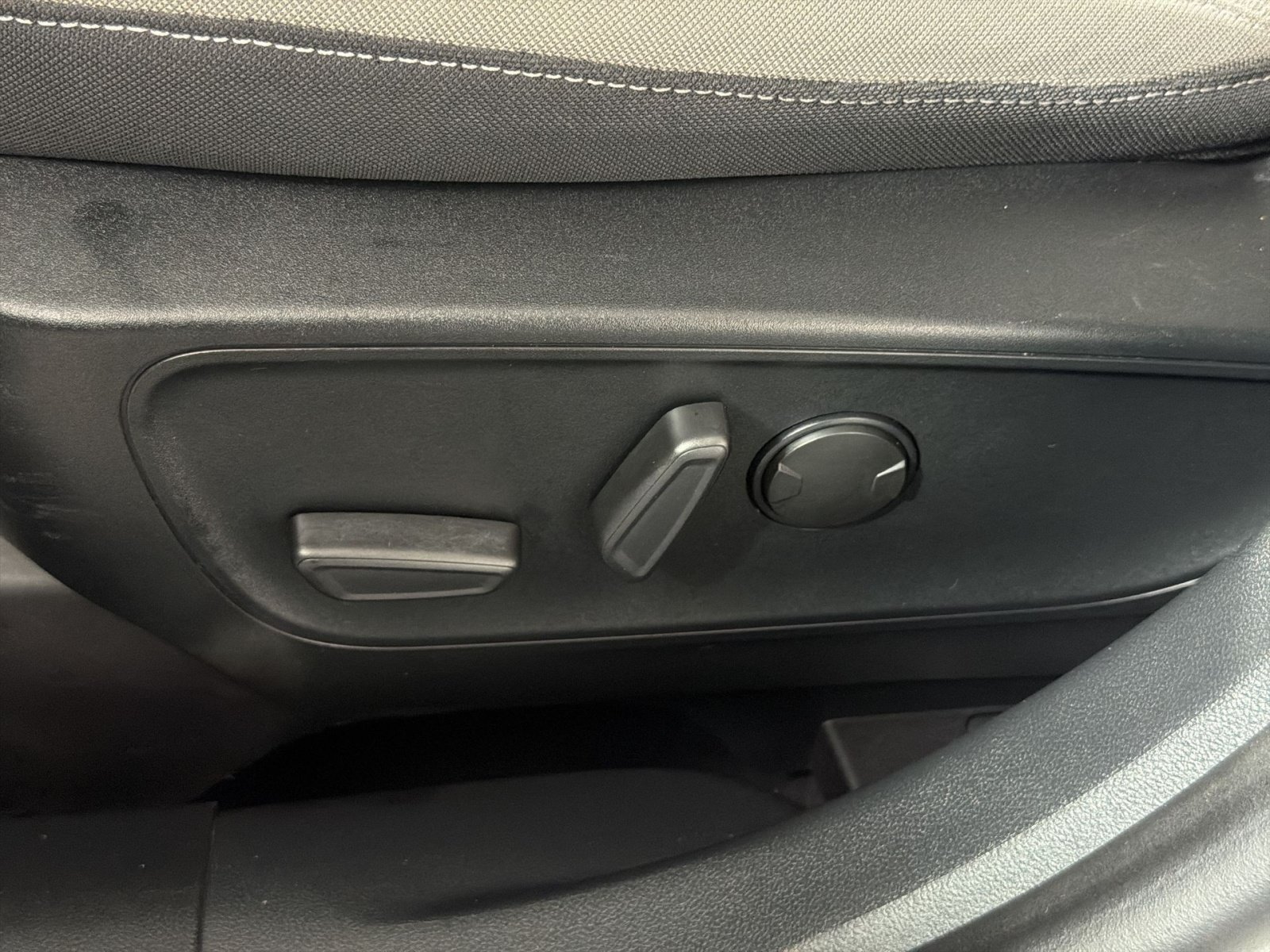 Used 2020 Ford Escape SE FWD image 14