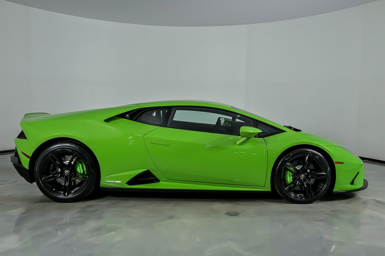 Used 2022 Lamborghini Huracan EVO RWD image 14