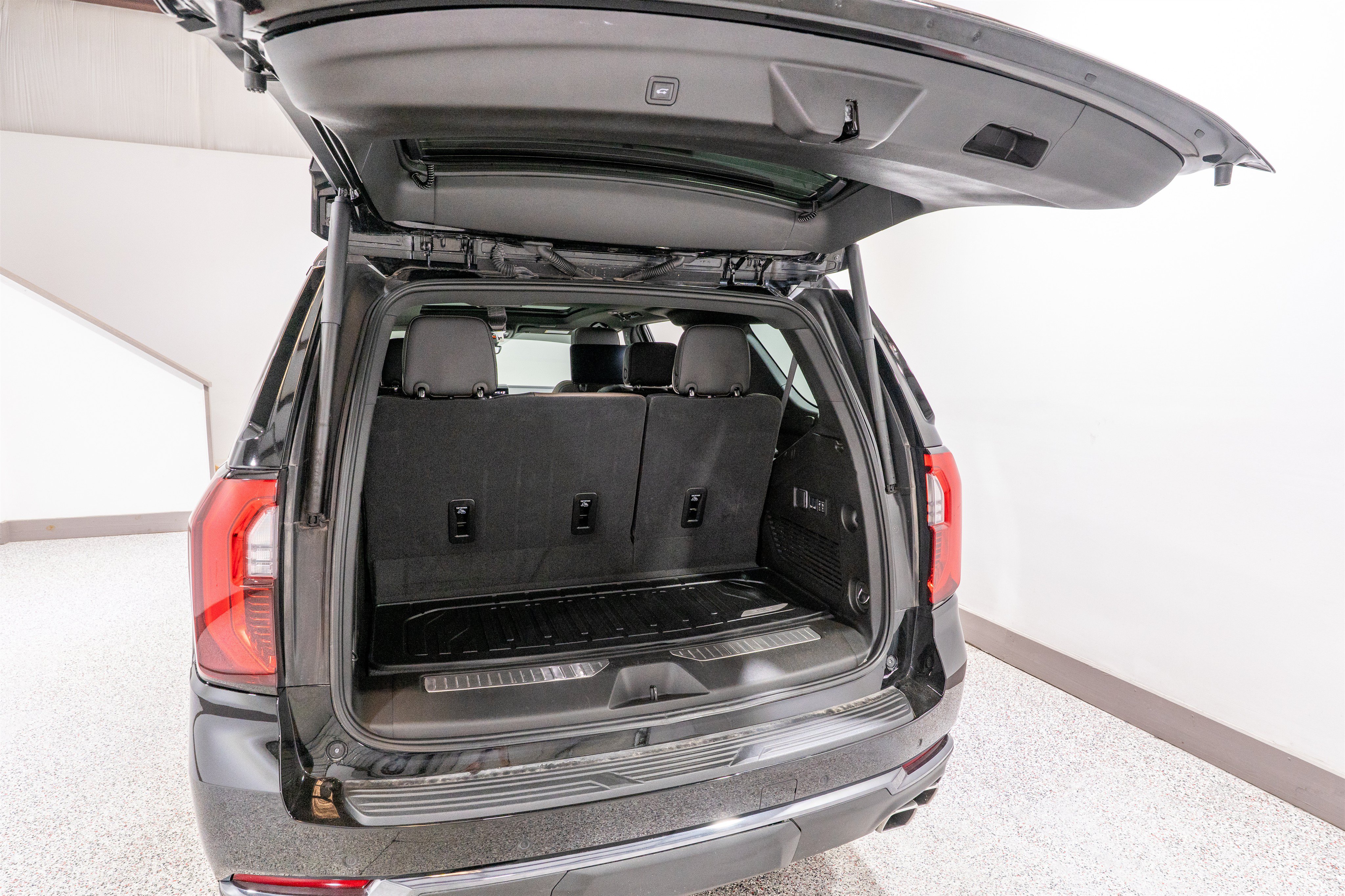 Used 2026 GMC Yukon Denali Ultimate w/ LPO, Floor Liner Package AWD/4WD image 38